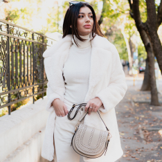 GEANTA ZEVO DAMA CREM PIELE NATURALA MARIME MEDIE DETALIU CUSATURA DIANDRA